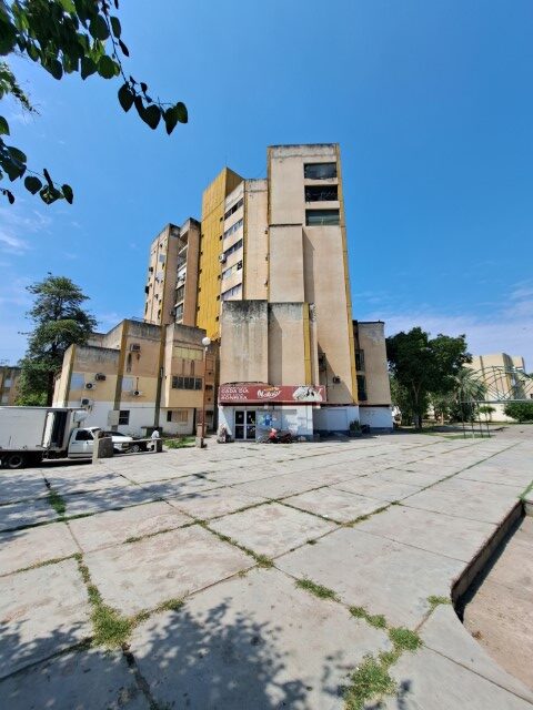Vta. Departamento Planta Baja. Barrio Palomar. En Torre. ¡Excelente estado!
