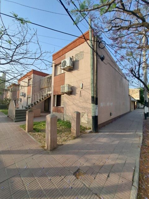 Vta. Departamento. 1 Dormitorio. A solo 8 cuadras de Plaza Libertad. Santa Fe esq. San Martin