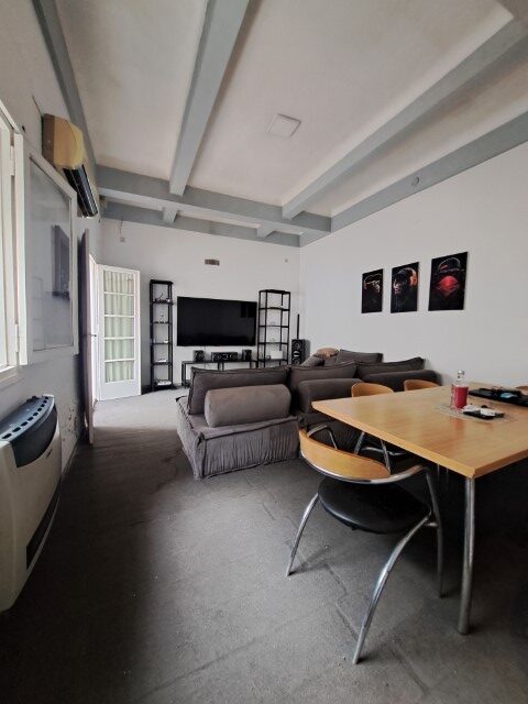 Vta. CASA mas LOCAL - Propiedad centrica - S/ Calle Buenos Aires al 400