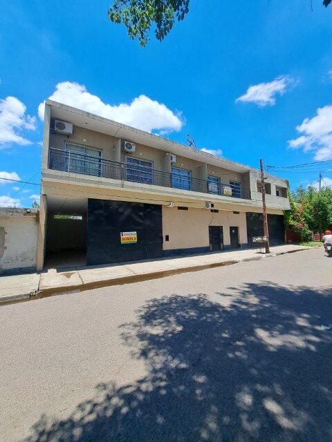 Alq. Monoambiente Amoblado zona UNSE –  Pje. Alvear al 300