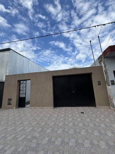 ¡Alq. Casa amoblada a Metros de Avenida Belgrano - Avenida Colón Norte al 1700!