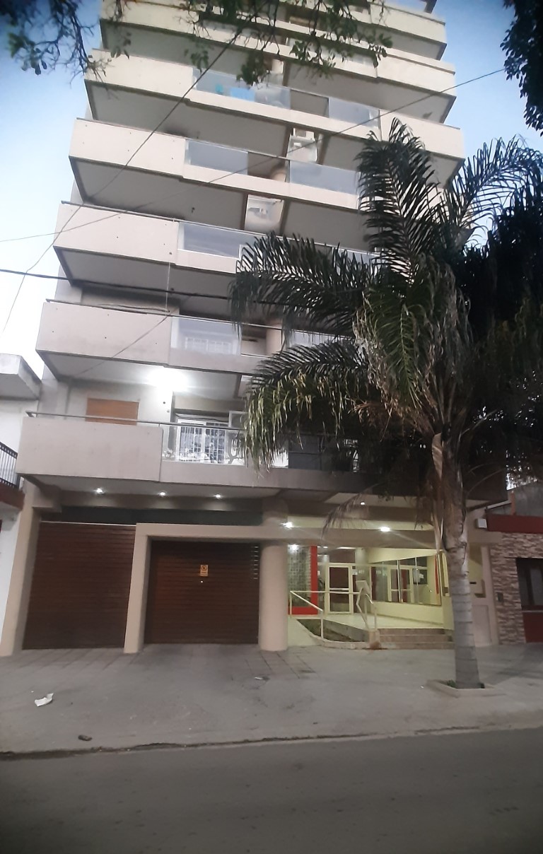 ¡Vta. Depto. 2 Dormitorios con Balcón – Zona Parque Aguirre – Mendoza al 400!