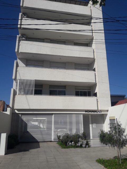 ¡Alq. Hermoso Depto. con Cochera! 1 Dormitorio – B° Cabildo – José de Achával al 40