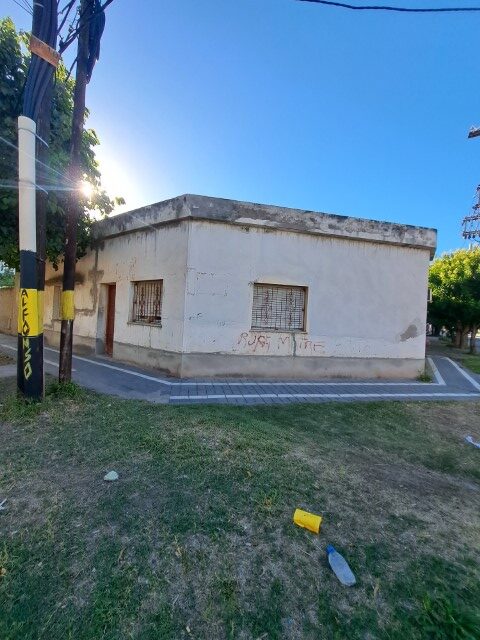 ¡Vta. Casa a Reciclar en Esquina! – Av. Roca esq. 3 de Febrero