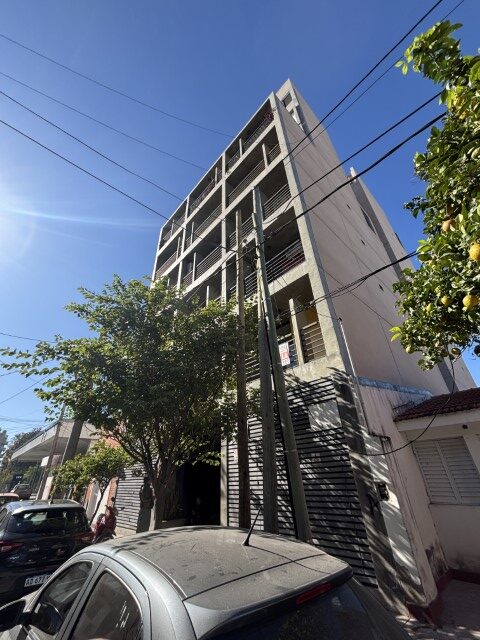 ¡Alq. Hermoso Monoambiente cercano a U.N.S.E! – Zona Av. Belgrano – Rodríguez N°40