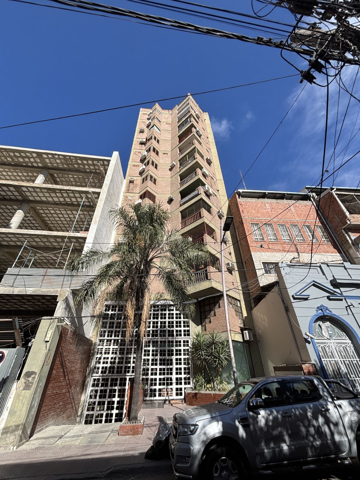 ¡Alq. Departamento de 2 Dormitorios Céntrico! – Salta al 400