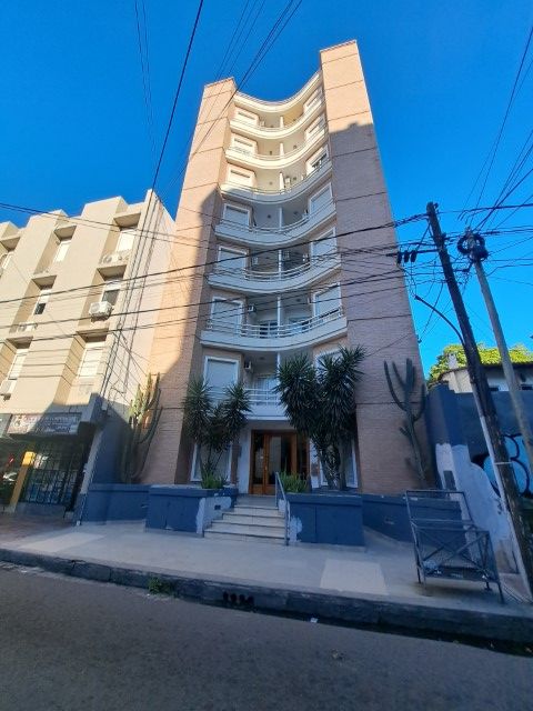 Vta. Departamento 2 Dormitorios pleno Centro – Urquiza al 300
