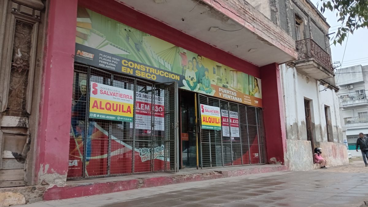 Alq. Amplio Salón Comercial – España al 400 – La Banda