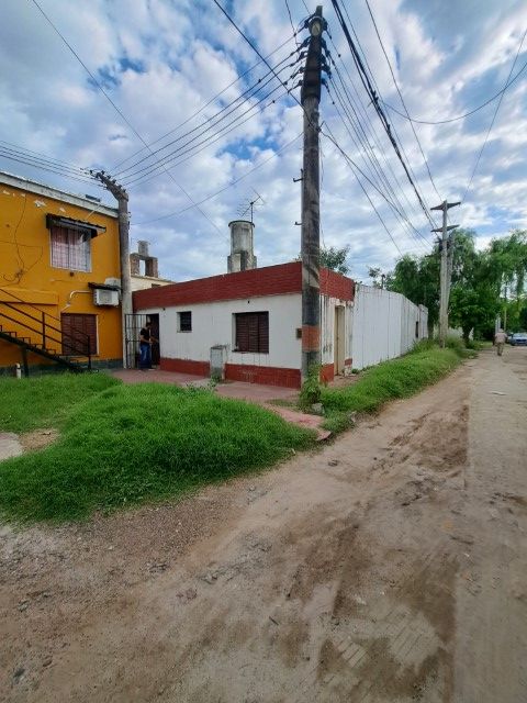 ¡Gran oportunidad Vta. Casa a Refaccionar! – B° Sargento Cabral – Peatonal 19 al 300