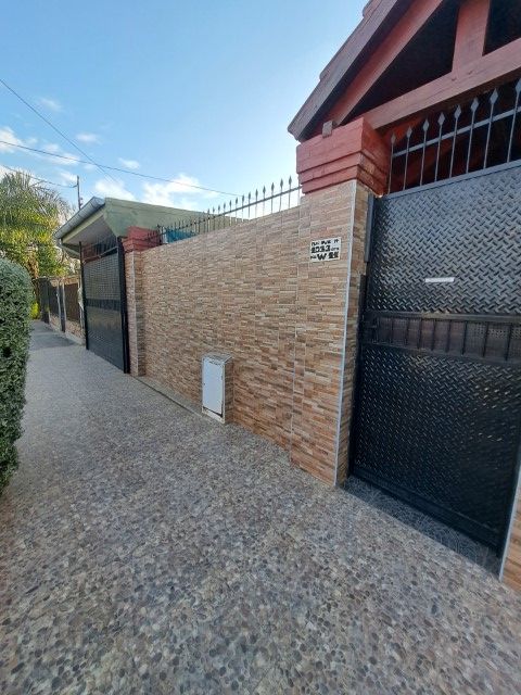 ¡Vta. Hermosa Casa Ampliada y modificada con Pileta – B° Borges Ampliación – Castañeda de la Vega al 1000!